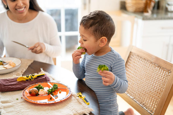 Kids eating vegetables